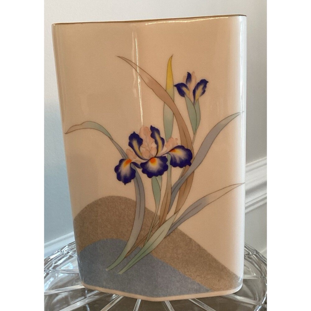 Otagiri Japan Gold Trimmed Iris Accent 7” x 4” (approximately) Vase.